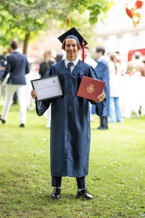ALUMNI Update: Graduate showing his diploma from AMADEUS VIENNA
